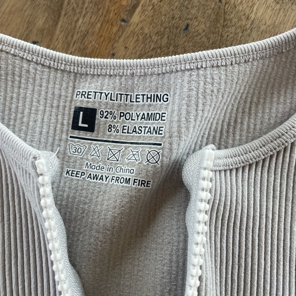 Pretty Little Thing top - Picture 2 of 3